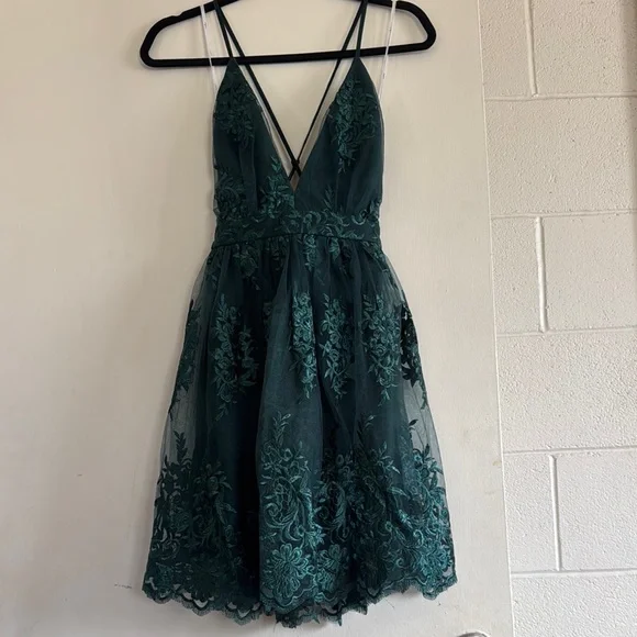 NWT Deep V-Neck Floral Jacquard Dress - Picture 1 of 2